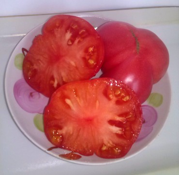 Малиновые томаты в разрезе