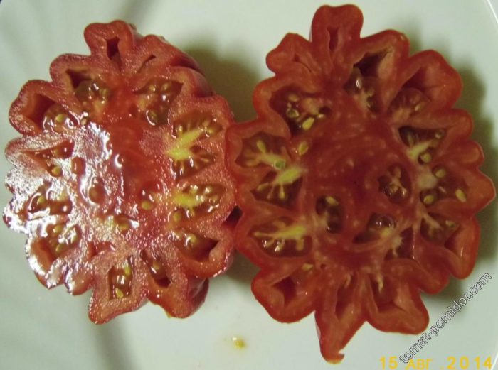 Разрезанный томат
