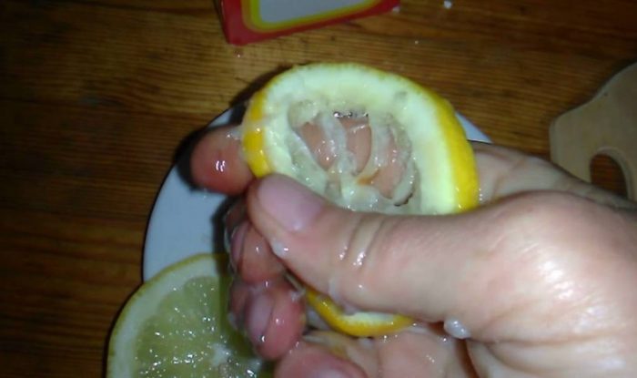 Как помыть руки лимоном