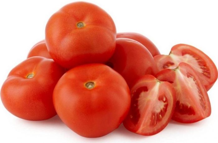 Плоды томата сорта Дубок в разрезе