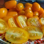 Плоды оранжевого Финика в разрезе