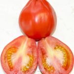 Небольшой томат сорта Лигурия в разрезе