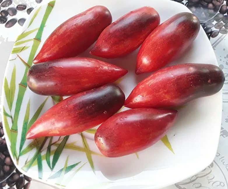 Плоды сорта томата Сливка гурман